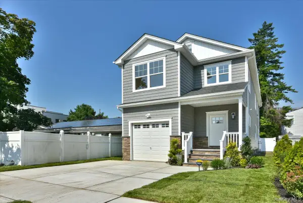 44 Bell Street, Valley Stream, NY 11580