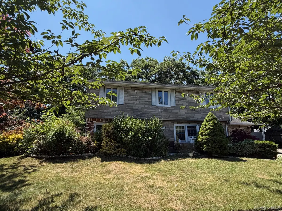 1067 N New York Drive, Massapequa, NY 11758 - #1