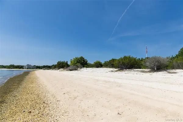 Address Withheld By Seller, Peconic, NY 11958