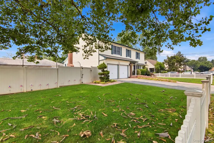 1 Geoffrey Avenue, Syosset, NY 11791 - #3
