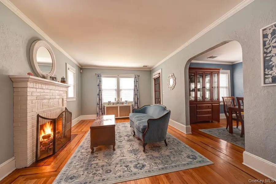 6 Troy Place, Merrick, NY 11566 - #3
