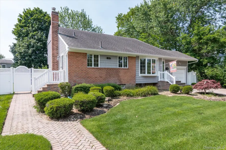 4 Jerold Street, Plainview, NY 11803 - #3