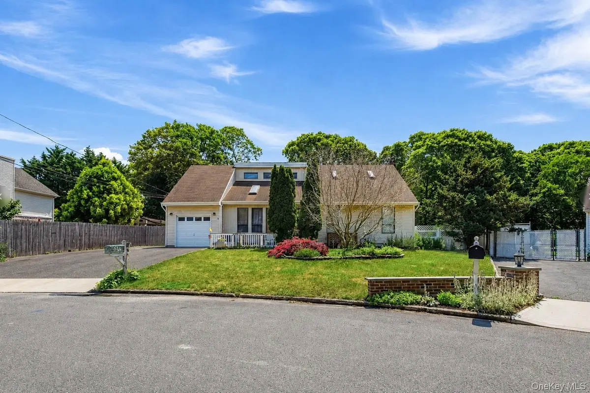 4 Golden Gate Lane, Shirley, NY 11967 - #1