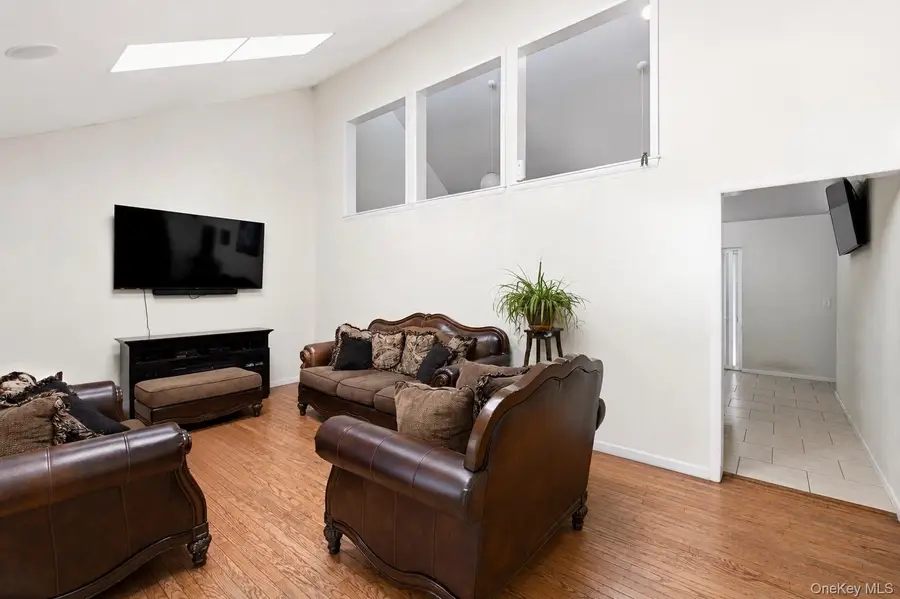 4 Golden Gate Lane, Shirley, NY 11967 - #2
