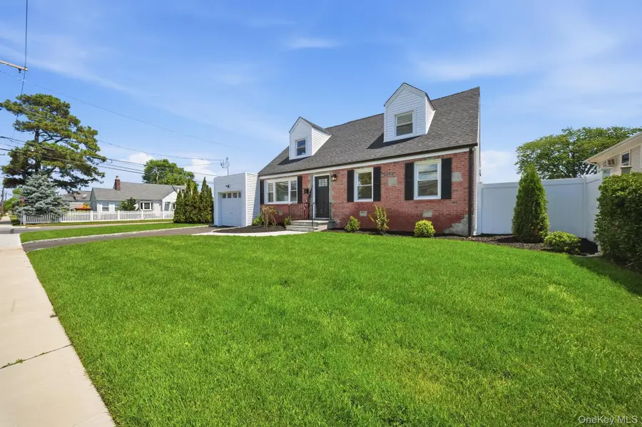 91 Doges Prom, Lindenhurst, NY 11757 - #2