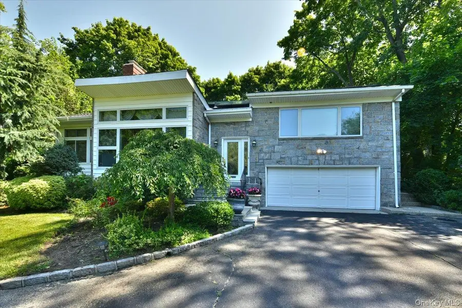 13 Vista Drive, Great Neck, NY 11021 - #3