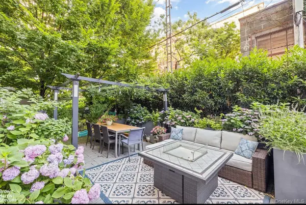 5-49 Borden Avenue #2B, Long Island City, NY 11101