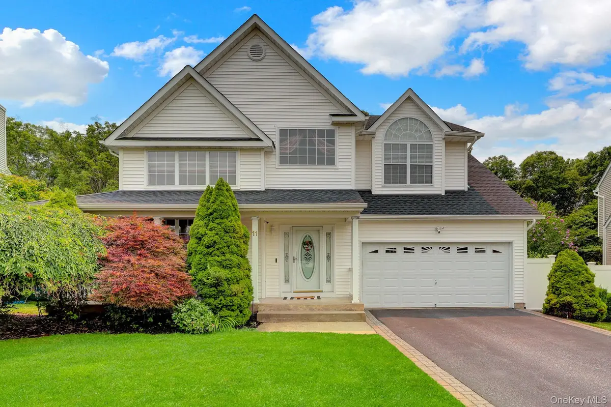 11 Scenicview Crescent, Manorville, NY 11949 - #1