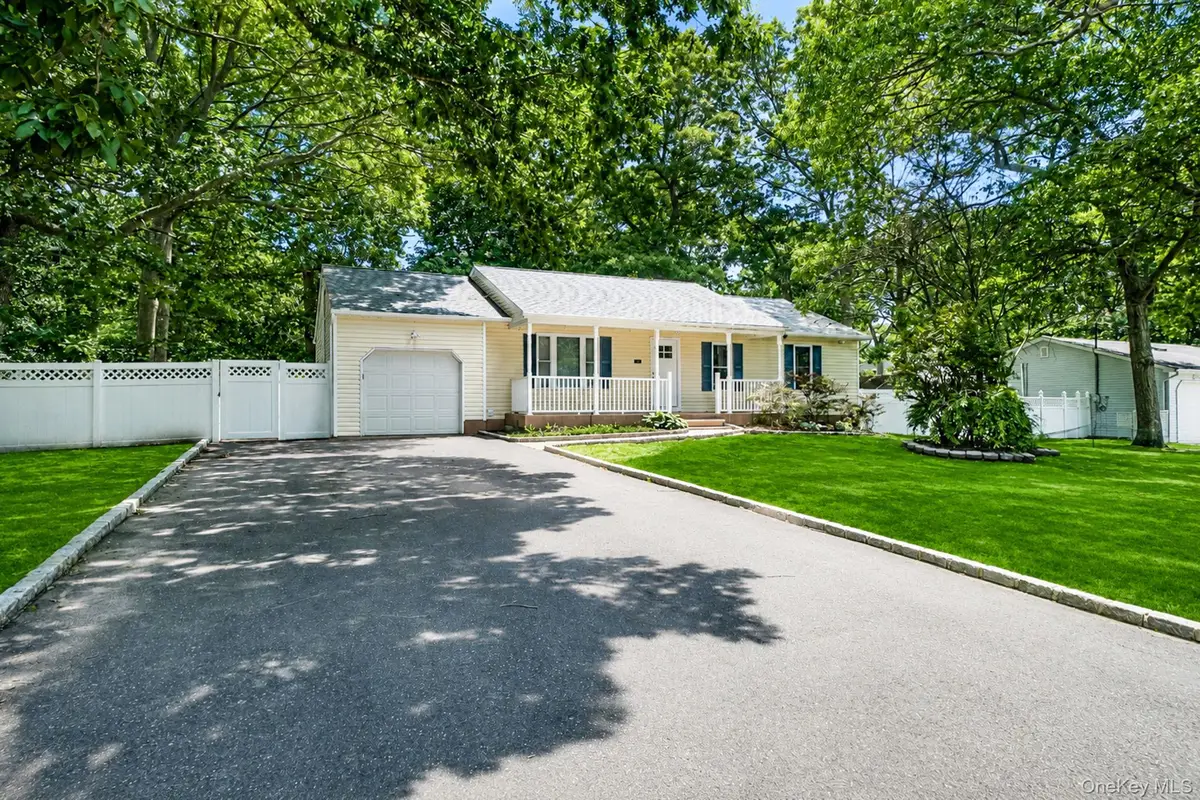 25 Heston Road, Shirley, NY 11967 - #1