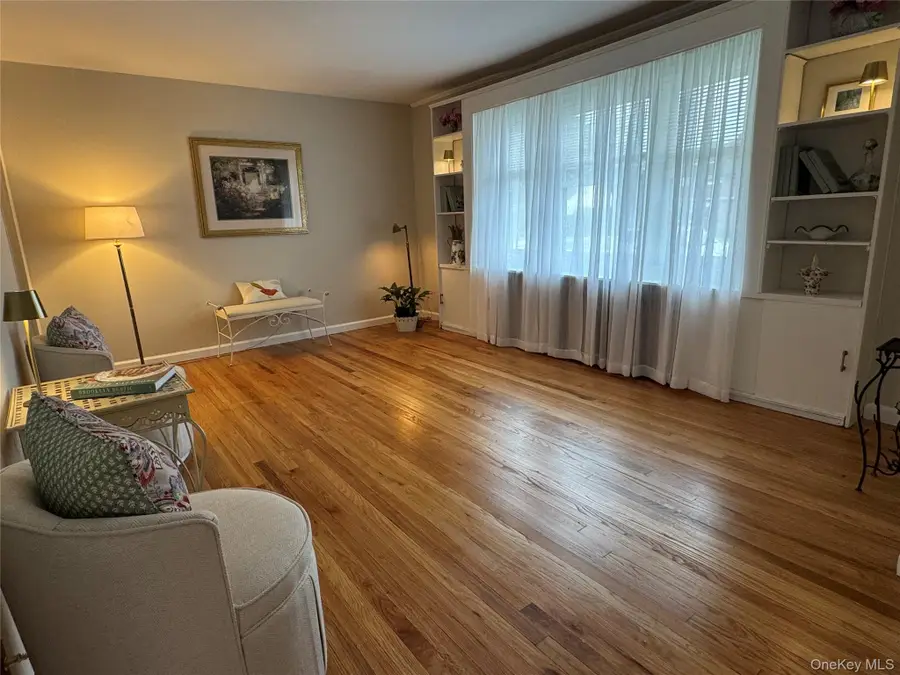 41 Mohawk Drive, North Babylon, NY 11703 - #3