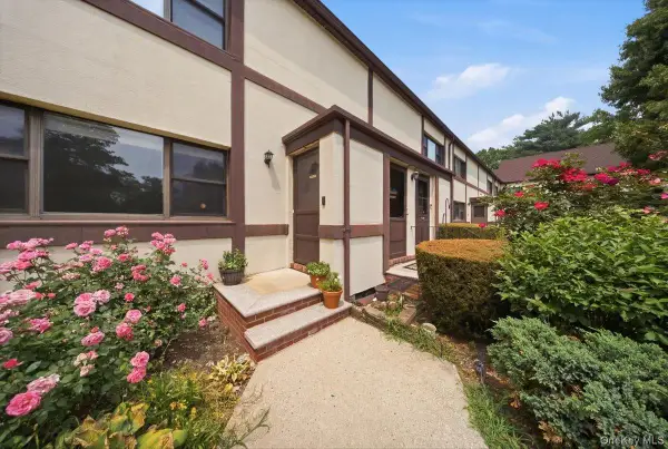 107 15th Street #F1, Garden City, NY 11530