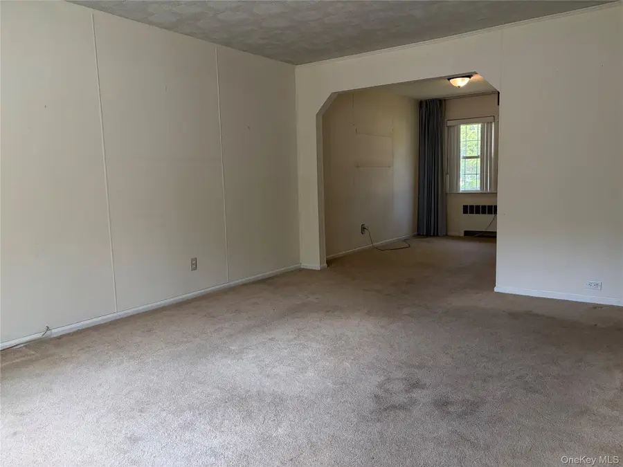 87 Parkway Drive, Westbury, NY 11590 - #3