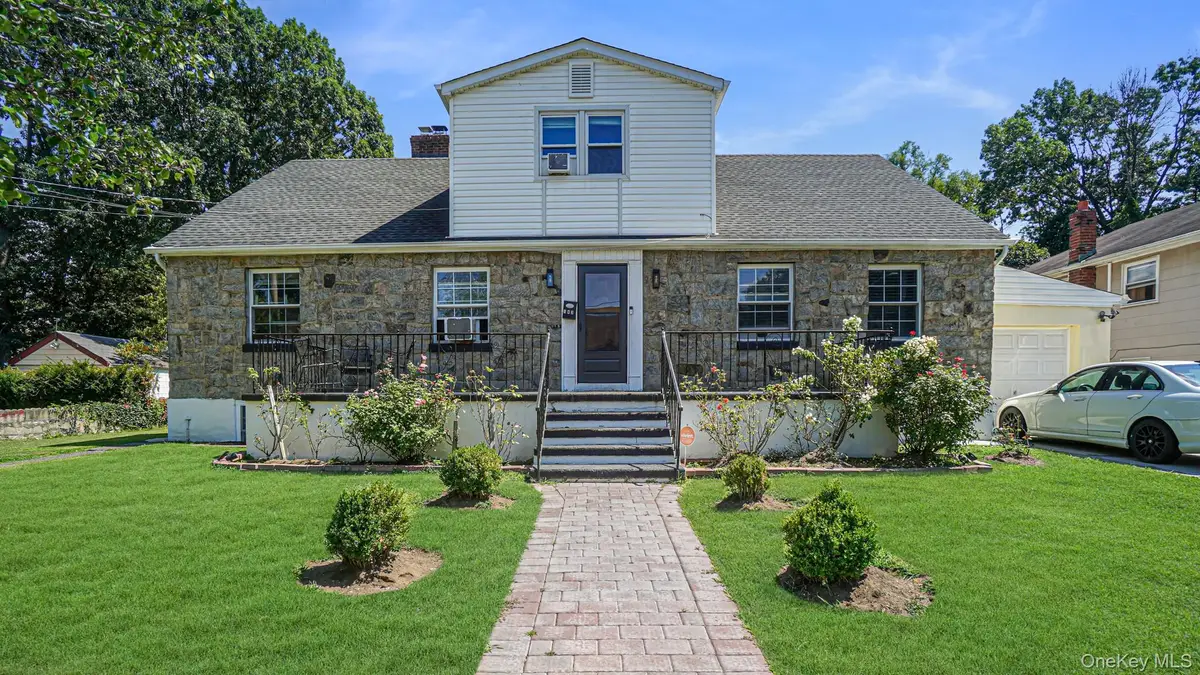 143 S Montgomery St, Valley Stream, NY 11580 - #1