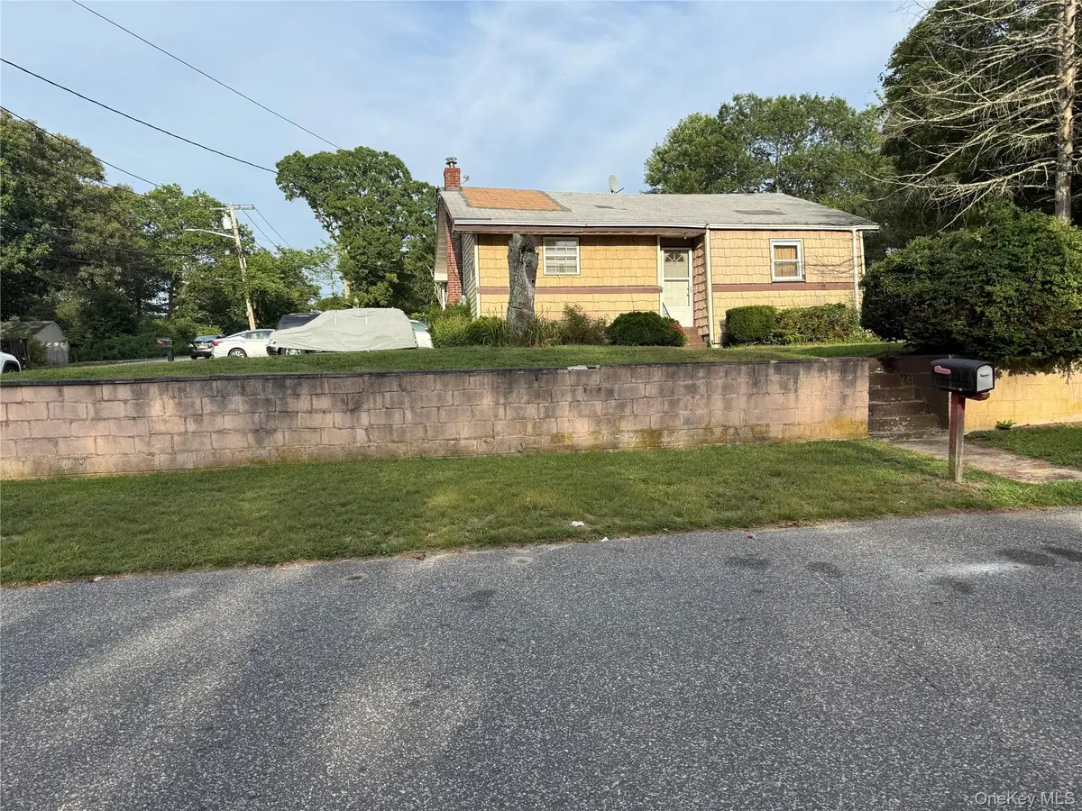 7 Margaret Drive, Coram, NY 11727 - #1