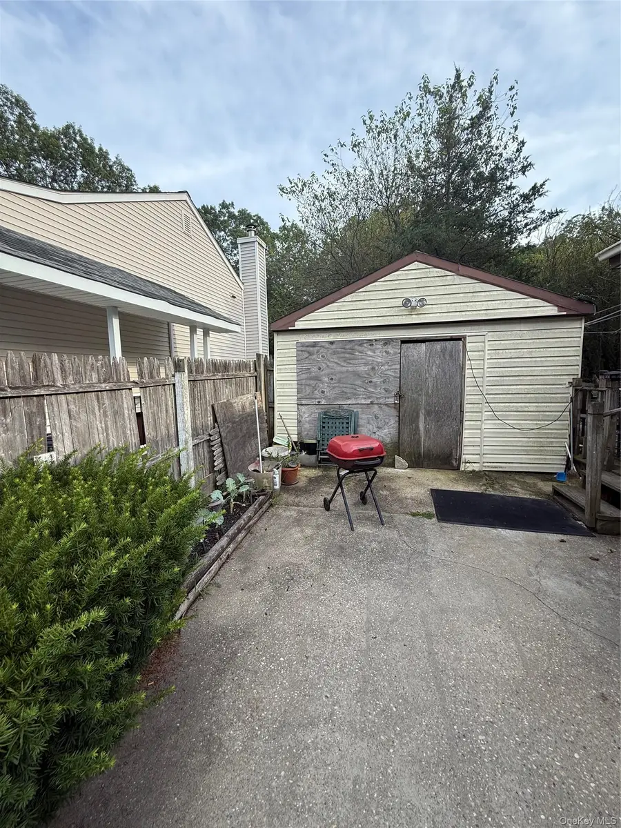 7 Margaret Drive, Coram, NY 11727 - #3