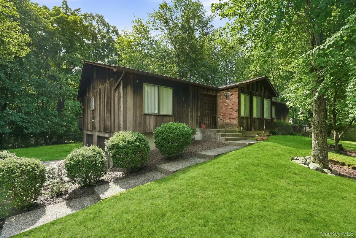 6 Pelham Court, Nanuet, NY 10954 - #1