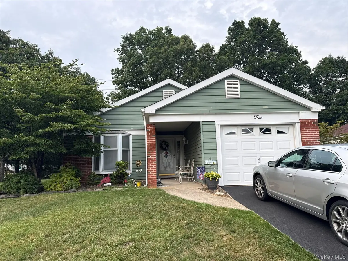 4 Lamont Court, Ridge, NY 11961 - #1