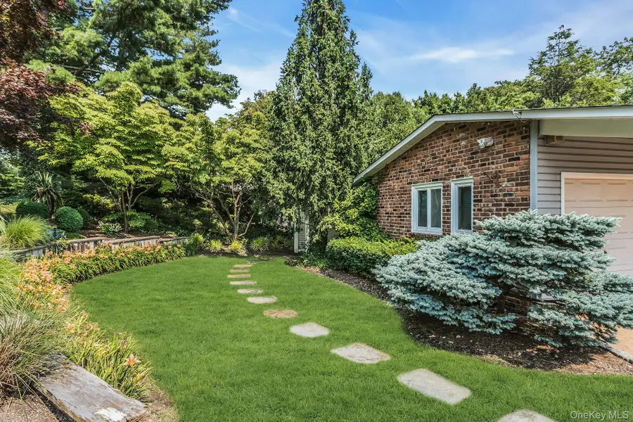 23 Highwood Road, East Norwich, NY 11732 - #2