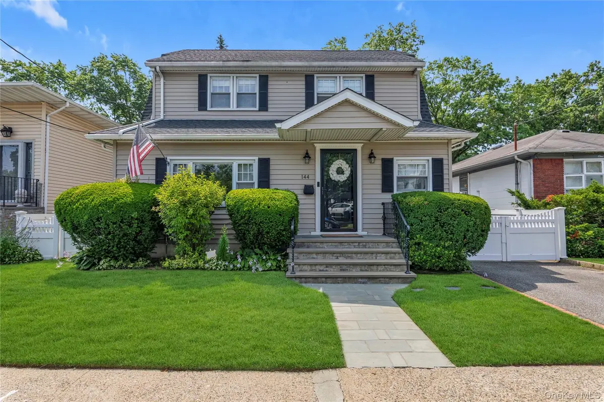 144 Buckingham Place, Lynbrook, NY 11563 - #1