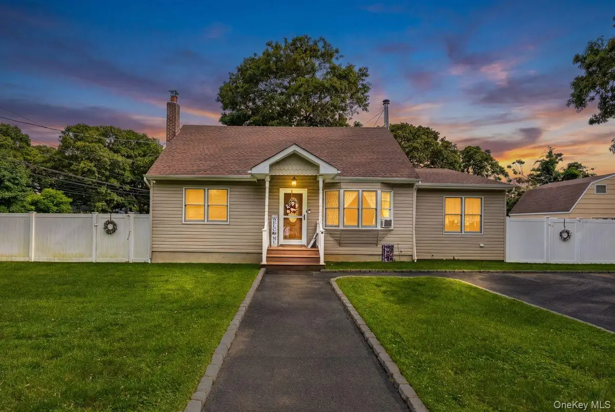 14 Tudor Road, Shirley, NY 11967 - #1
