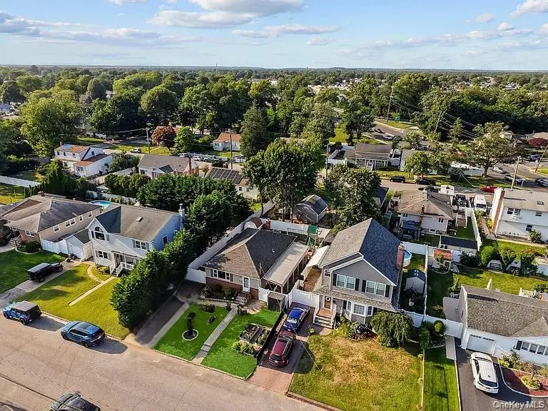 30 44th Street, Lindenhurst, NY 11757 - #2