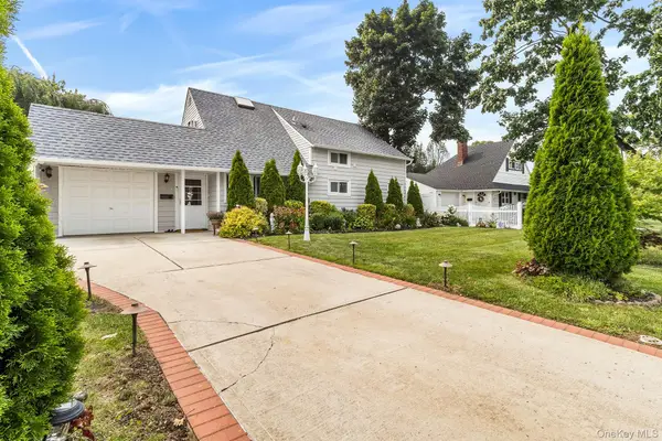 158 Blueberry Lane, Hicksville, NY 11801