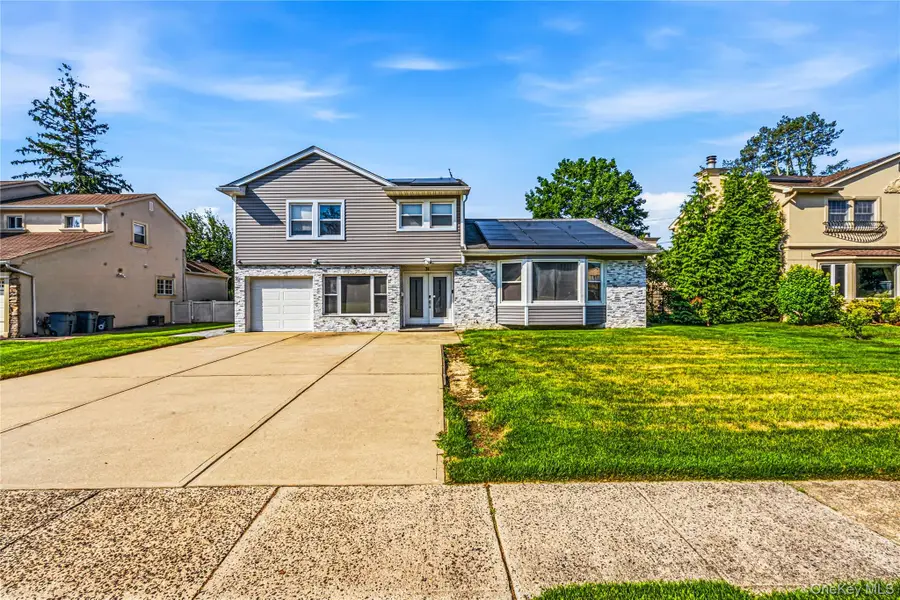 31 Sutton Hill Lane, Manhasset Hills, NY 11040 - #2