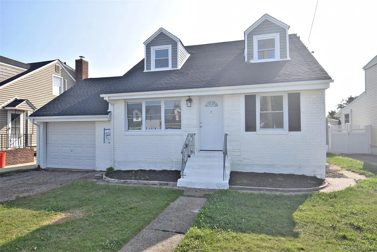 240 Columbus Parkway, Mineola, NY 11501 - #1
