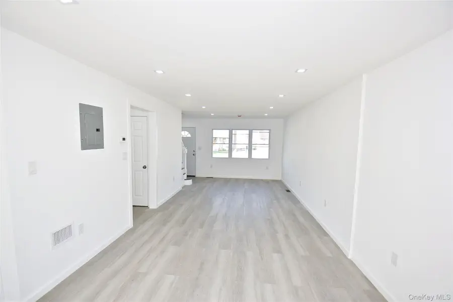 240 Columbus Parkway, Mineola, NY 11501 - #3