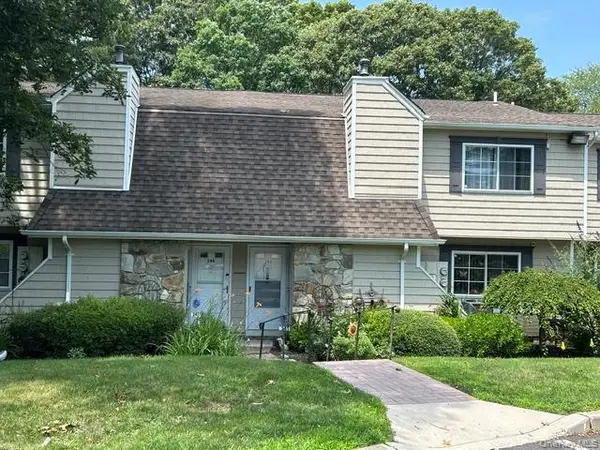 244 Lake Pointe Circle #244, Middle Island, NY 11953