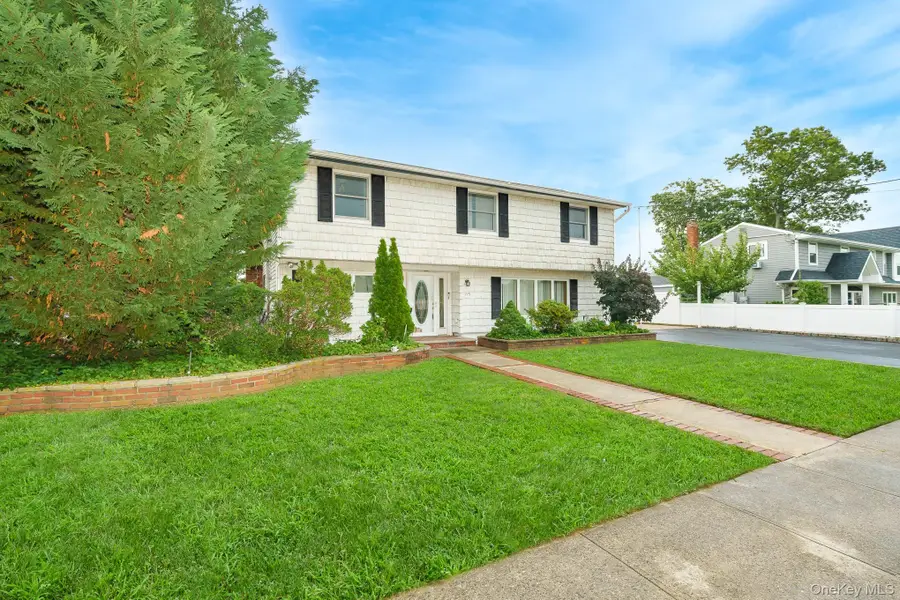 195 N Albany Avenue, Massapequa, NY 11758 - #3