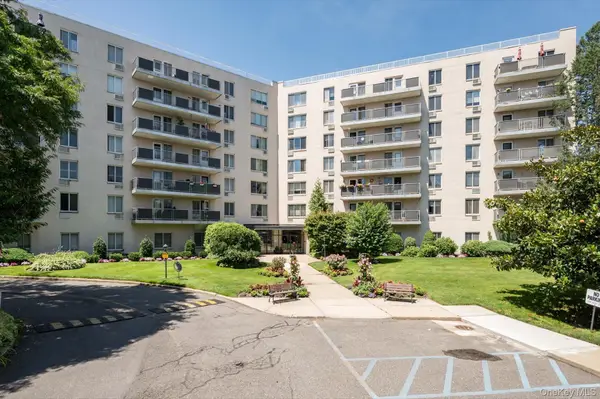 135 Post Avenue #3R, Westbury, NY 11590