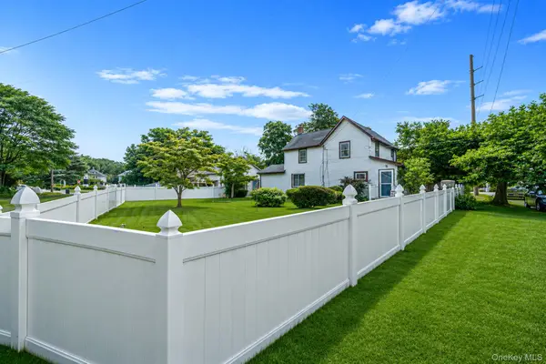 117 N Clinton Avenue, Bay Shore, NY 11706