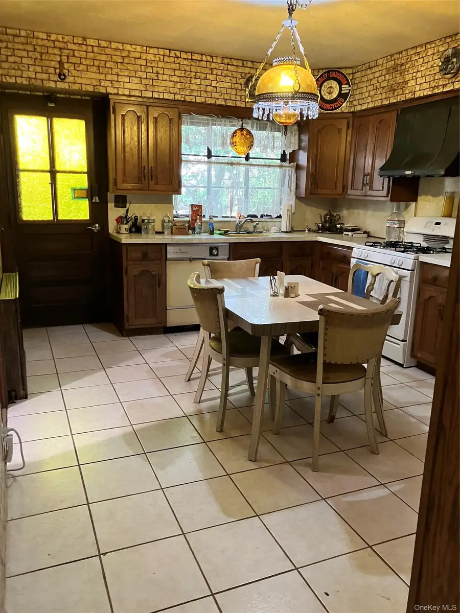 610 Harless Place, West Hempstead, NY 11552 - #3
