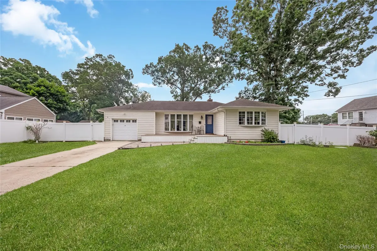 516 Shade Street, North Babylon, NY 11703 - #1