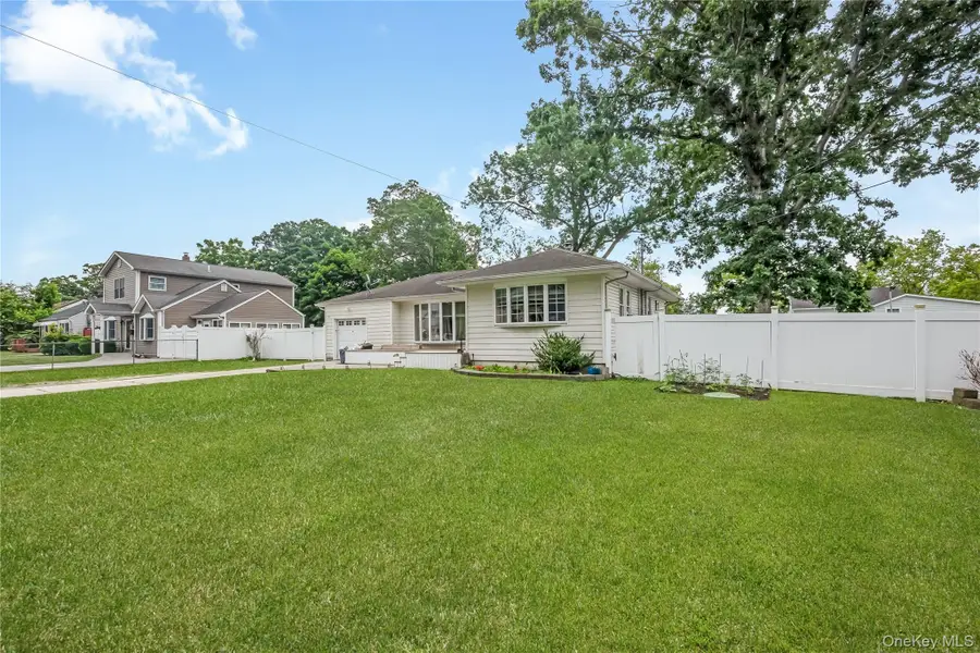 516 Shade Street, North Babylon, NY 11703 - #2