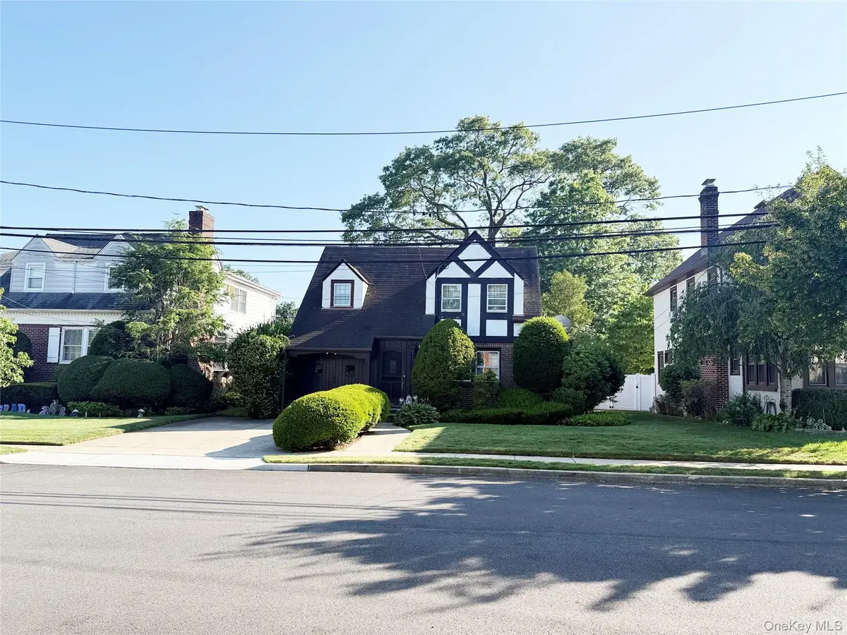 266 E Chester Street, Valley Stream, NY 11580 - #1
