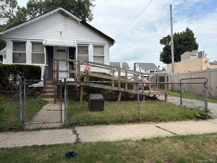 27 Midwood Street, Hempstead, NY 11550 - #2