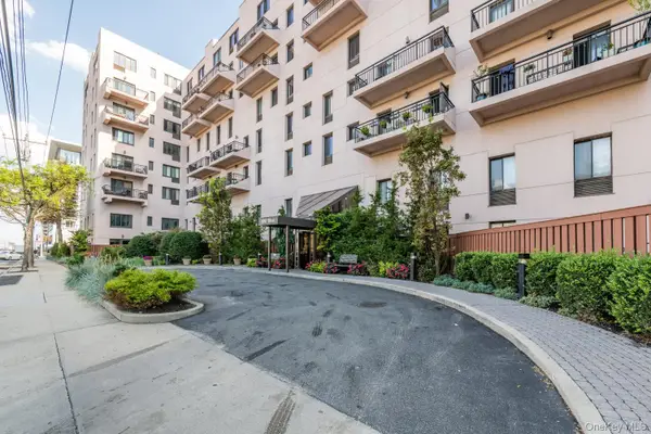 100 W Broadway #1E, Long Beach, NY 11561