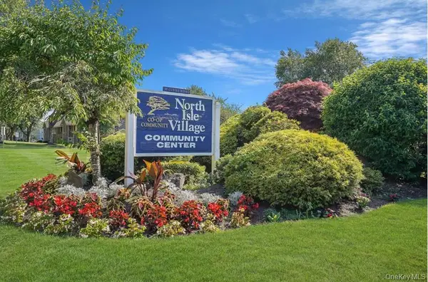 3 Cheyenne Court #3, Coram, NY 11727