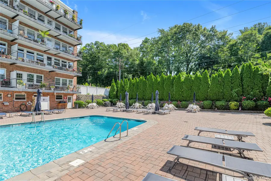 32 Pearsall Avenue #3F, Glen Cove, NY 11542 - #2