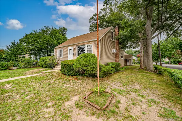 380 W Gates Avenue, Lindenhurst, NY 11757