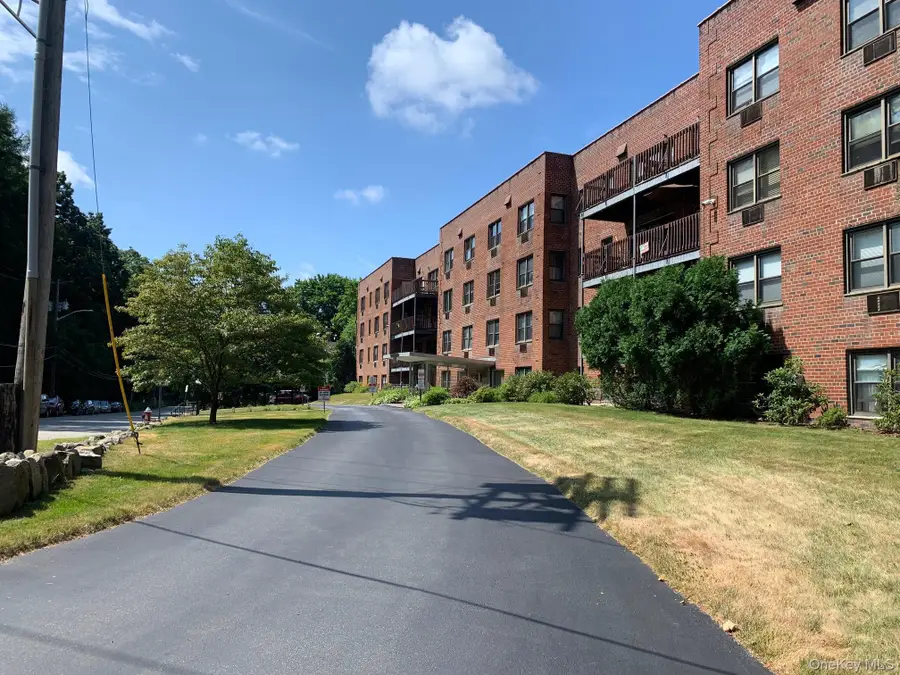 5 Oakdale Manor #L22, Suffern, NY 10901 - #2