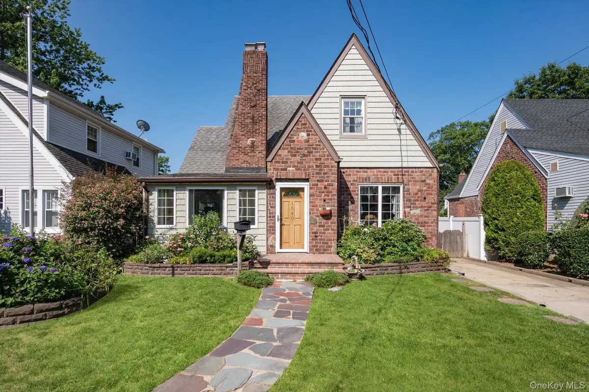 1640 Roosevelt Street, Baldwin, NY 11510 - #1