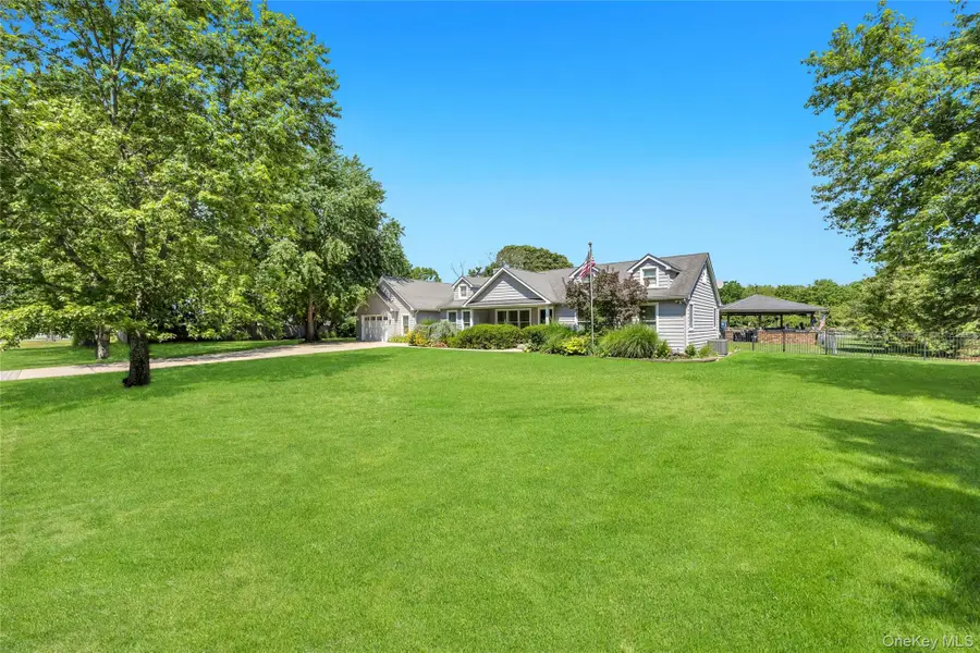 158 South Street, Manorville, NY 11949 - #2