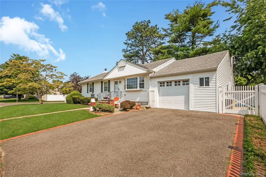 21 Bruce Lane, Farmingdale, NY 11735 - #2