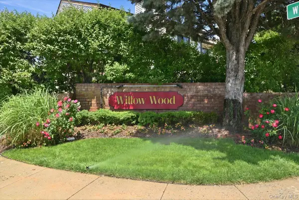16 Balsam Court, Wantagh, NY 11793