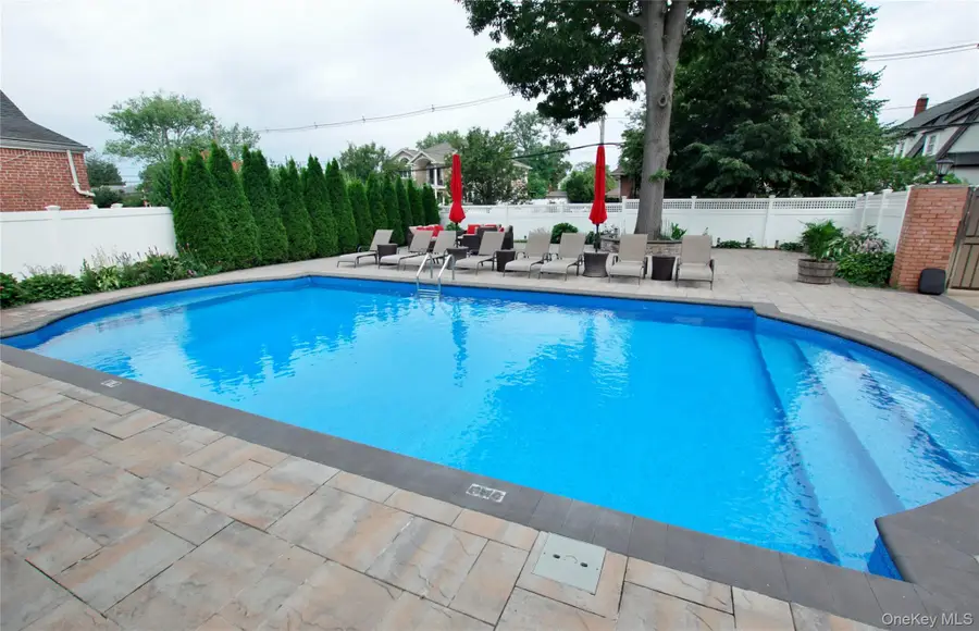 278 S Long Beach Avenue, Freeport, NY 11520 - #3