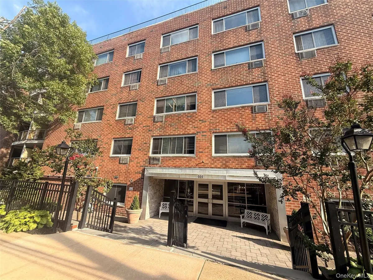 101 Clinton Avenue #3H, Mineola, NY 11501 - #1