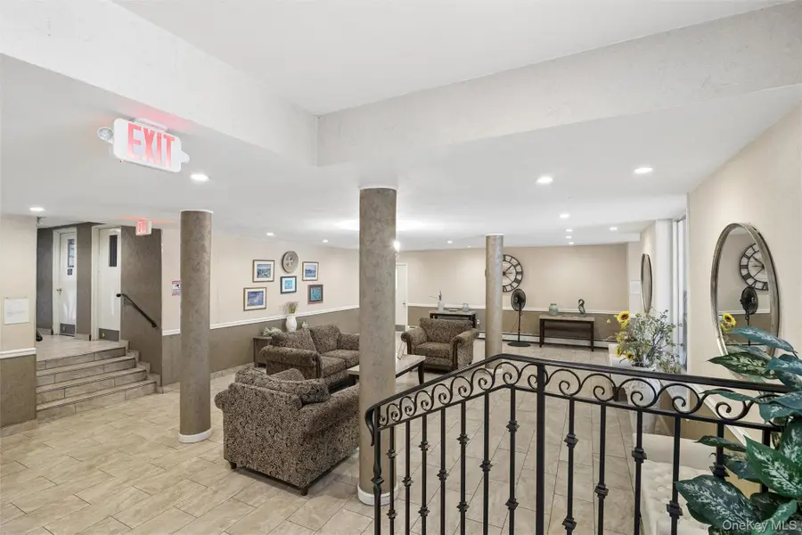 101 Clinton Avenue #3H, Mineola, NY 11501 - #2